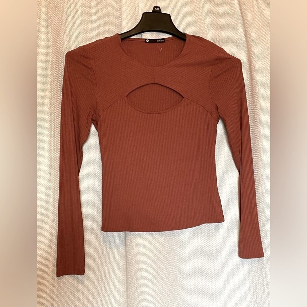 Krisa cut out top
